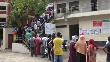 ব্রাহ্মণবাড়িয়ায় করোনা টেস্টে উপচে পড়া ভীড়, সক্রিয় দালাল চক্র