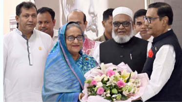 দেশে ফিরেছেন প্রধানমন্ত্রী