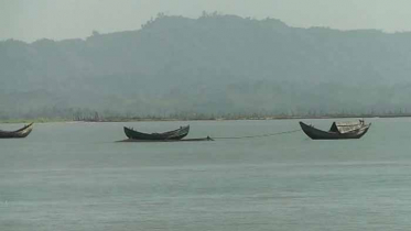 নাফ নদী থেকে নৌকাসহ ৯ জেলেকে ধরে নিয়ে গেছে বিজিপি