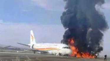রানওয়েতে ছিটকে পড়ে চীনা বিমানে আগুন