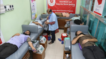 করোনা ভয়কে জয় করে রক্তদাতাদের স্বতঃস্ফূর্ততা বাড়ছে