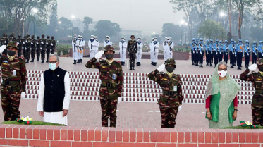 জাতীয় স্মৃতিসৌধে রাষ্ট্রপতি-প্রধানমন্ত্রীর শ্রদ্ধা