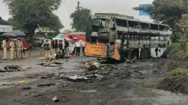 ভারতে ট্রাকের সঙ্গে সংঘর্ষে বাসে আগুন: নিহত ১১, আহত ৩৮