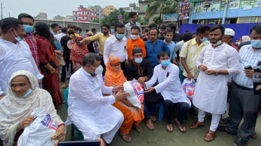 শনিরআখড়ায় ৫ শতাধিক পরিবারকে খাদ্য সহায়তা দিল যুবলীগ