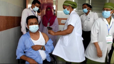 চুয়াডাঙ্গায় করোনার দ্বিতীয় ডোজের টিকা দেয়া শুরু