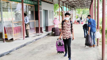 দর্শনা চেকপোস্ট দিয়ে দেশে ফিরেছেন আরও ১৯ জন