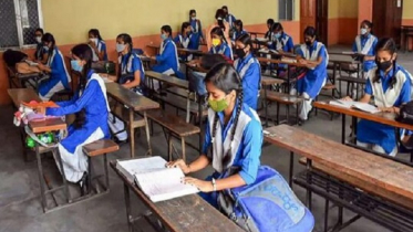 মাধ্যমিক ও উচ্চ মাধ্যমিকে প্রতিদিন চারটি ক্লাস
