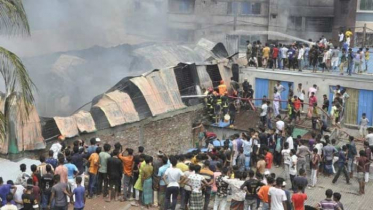 লালবাগের প্লাস্টিক কারখানার আগুন নিয়ন্ত্রণে