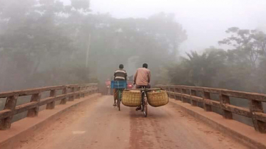 হালকা কুয়াশা পড়তে পারে