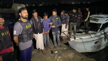 বঙ্গোপসাগরে অস্ত্র-গুলিসহ ৬ জলদস্যু আটক