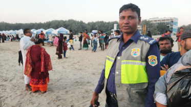 সৈকতে ছবি তুলতে গিয়ে পুলিশের হাতে সাংবাদিক লাঞ্ছিত