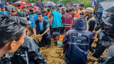 উখিয়ায় পাহাড়ধসে নিহত বেড়ে ৮, জীবিত উদ্ধার ১৪