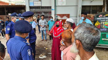 নৌকার হিমাগারে ১০ জনের মধ্যে ৬ জনের লাশ শনাক্ত শেষে হস্তান্তর