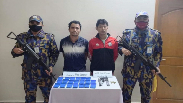 টেকনাফে বিদেশি অস্ত্র ও ইয়াবাসহ ২ রোহিঙ্গা আটক