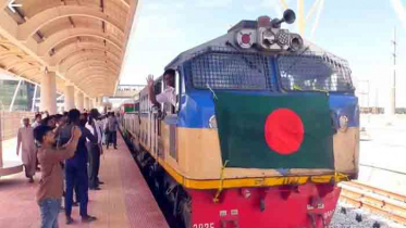 ১,০১০ জন যাত্রী নিয়ে ঢাকার পথে ‘কক্সবাজার এক্সপ্রেস’
