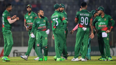 টস হেরে ফিল্ডিংয়ে বাংলাদেশ, ফিরলেন মিরাজ