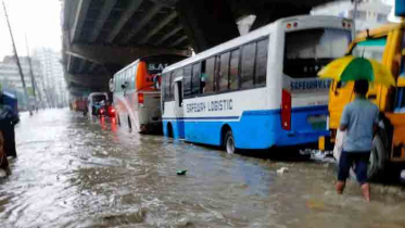 ভারী বর্ষণে চট্টগ্রামে জলাবদ্ধতা, ভোগান্তিতে নগরবাসী 