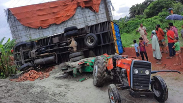 কুমিল্লায় কাভার্ডভ্যানের ধাক্কায় ট্রাক্টর উল্টে নিহত ৩