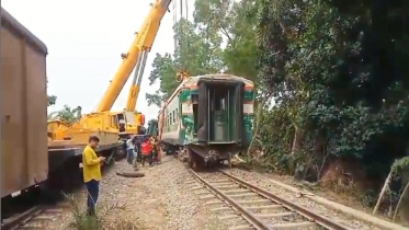 কুমিল্লায় ৪ বগি উদ্ধার, চলাচল স্বাভাবিক হতে লাগবে আরও ৩ দিন