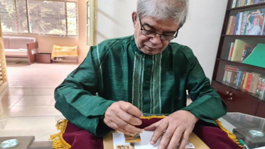 বঙ্গবন্ধুর প্রধানমন্ত্রীর দায়িত্ব গ্রহণ স্মরণে ডাকটিকেট অবমুক্ত