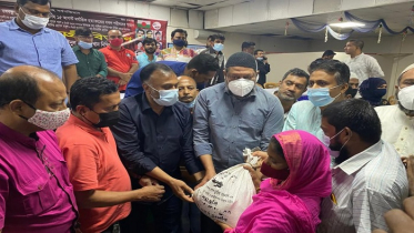 কল্যাণপুরে অসহায় মানুষের মাঝে যুবলীগের খাদ্য সামগ্রী বিতরণ 