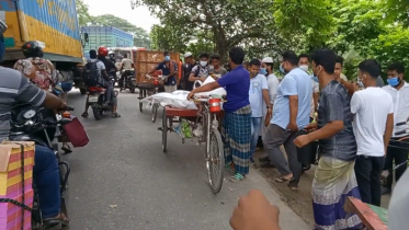 কাভার্ড ভ্যানের চাপায় পুলিশ সদস্যের স্ত্রী নিহত