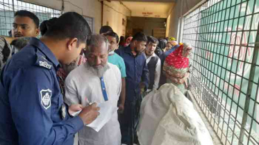নিয়ন্ত্রণ হারিয়ে রাস্তার পাশে পিকআপ, চালক ও হেলপার নিহত