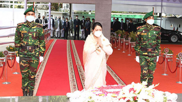 বঙ্গবন্ধুর প্রতি নেপালের প্রেসিডেন্টের শ্রদ্ধা নিবেদন