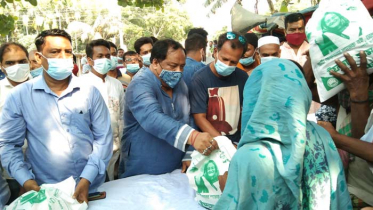 দোহারে দুস্থদের পাশে ‘মানবতার ভ্যানগাড়ি’ 