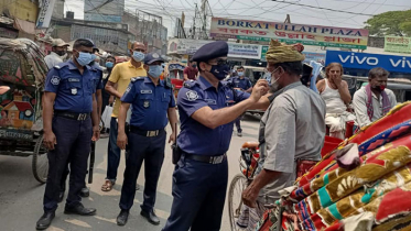 দোহারে পুলিশের মাস্ক বিতরণ কর্মসূচি