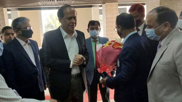 নতুন ইসিকে বরণ