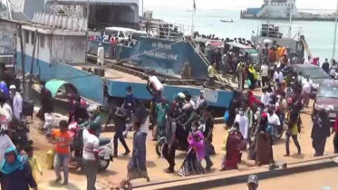 দৌলতদিয়া-পাটুরিয়া ফেরি ঘাটে যাত্রীদের দুর্ভোগ