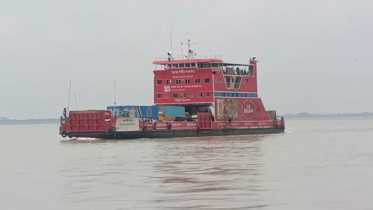 পদ্মায় তীব্র স্রোতে ফেরি চলাচল ব্যাহত