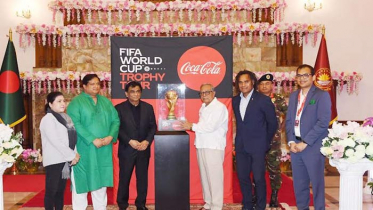 রাষ্ট্রপতিকে ফিফা বিশ্বকাপ ২০২২ ট্রফি প্রদর্শন