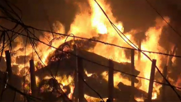 গাজীপুরে ঝুটের গোডাউনে আগুন