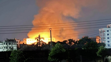 রাজধানীর কুড়াতলীতে আগুন,নিয়ন্ত্রণে কাজ করছে ফায়ার সার্ভিস