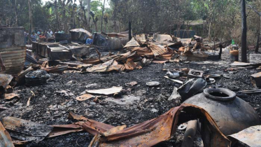 মোংলায় আগুনে পুড়ে গেছে ৫টি বসতঘর