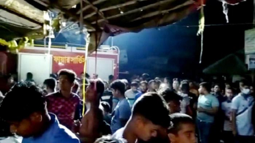 বালিয়াডাঙ্গা বাজারে ৬টি দোকান আগুনে পুড়ে ছাই