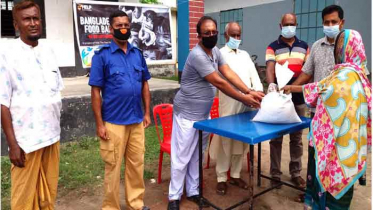 কলারোয়ায় দুস্থদের মাঝে খাদ্য সামগ্রী বিতরণ