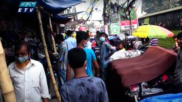 রাজধানীর প্রায় সব ফুটপাথই হকারদের দখলে (ভিডিও)