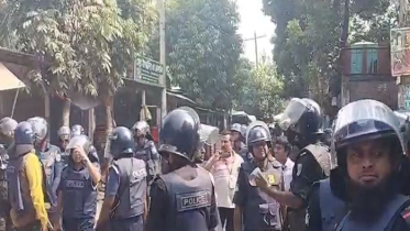 গাজীপুরে শ্রমিকদের ছোঁড়া ইটে এএসপি ও পরিদর্শক আহত