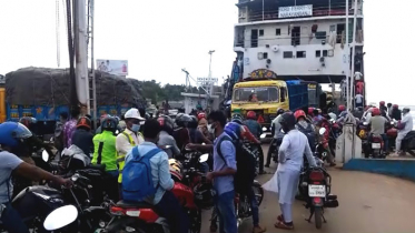 দৌলতদিয়া-পাটুরিয়া নৌরুটে যানবাহন ও যাত্রীদের ভীড়