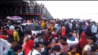 দৌলতদিয়ায় কর্মমুখী মানুষের উপচে পড়া ভিড়