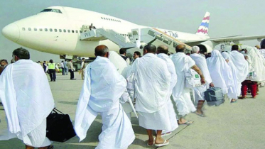 ৩৯৮ হজযাত্রী নিয়ে সৌদি গেল প্রথম হজ ফ্লাইট