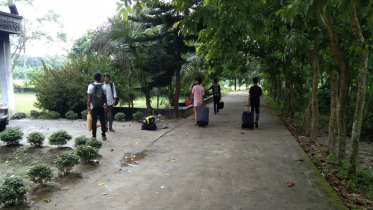 হল ছাড়ছেন শিক্ষার্থীরা