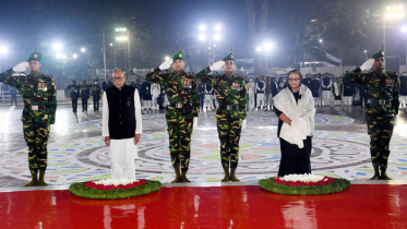 কেন্দ্রীয় শহীদ মিনারে রাষ্ট্রপতি ও প্রধানমন্ত্রীর শ্রদ্ধা