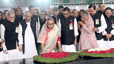 বঙ্গবন্ধুর প্রতিকৃতিতে প্রধানমন্ত্রী ও আওয়ামী লীগের শ্রদ্ধা