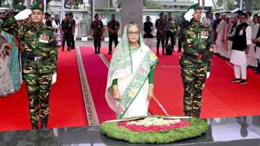 মুজিবনগর দিবসে বঙ্গবন্ধুর প্রতিকৃতিতে প্রধানমন্ত্রীর শ্রদ্ধা