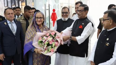 দেশে ফিরলেন প্রধানমন্ত্রী