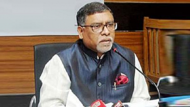 টিকাদান কেন্দ্রে গিয়ে নিবন্ধন আপাতত বন্ধ: স্বাস্থ্যমন্ত্রী